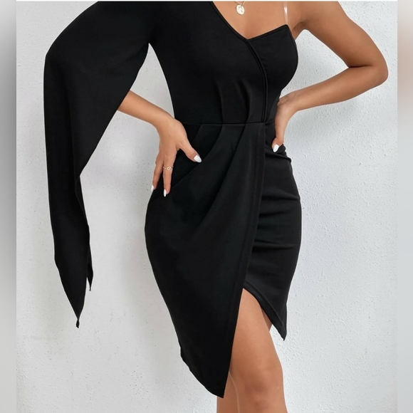 SHEIN Dresses & Skirts - Shein Curve Rouched One Shoulder Slit Sleeve sz 2XL